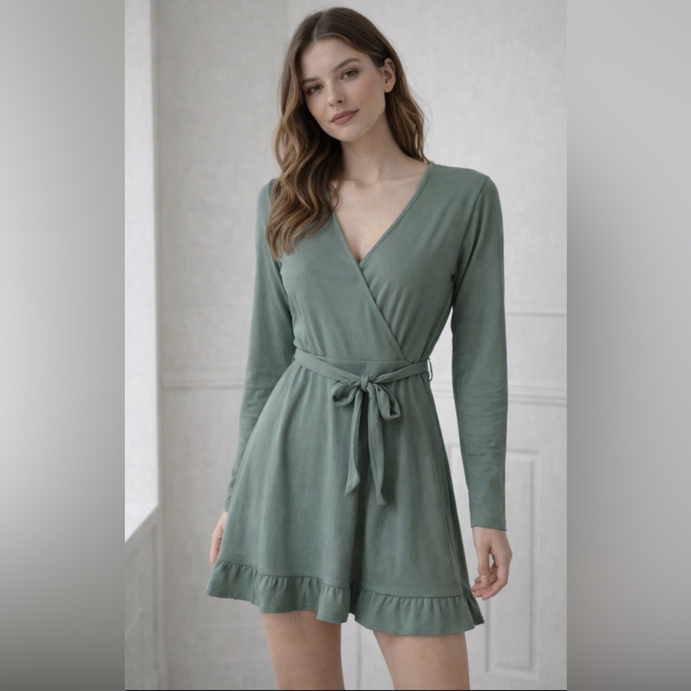 SO Women's Green Long Sleeve Wrap Dress